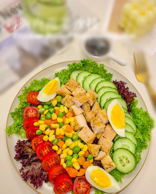 轻盈午餐：舌尖上的“享瘦”时光