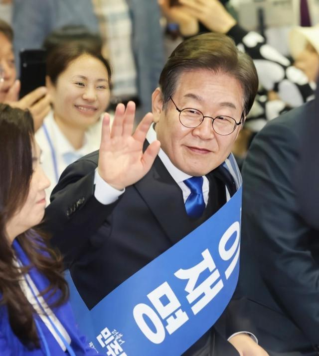 出大事了，日首相月底或换人	，高市投靠李在明，二人要来这里密谈