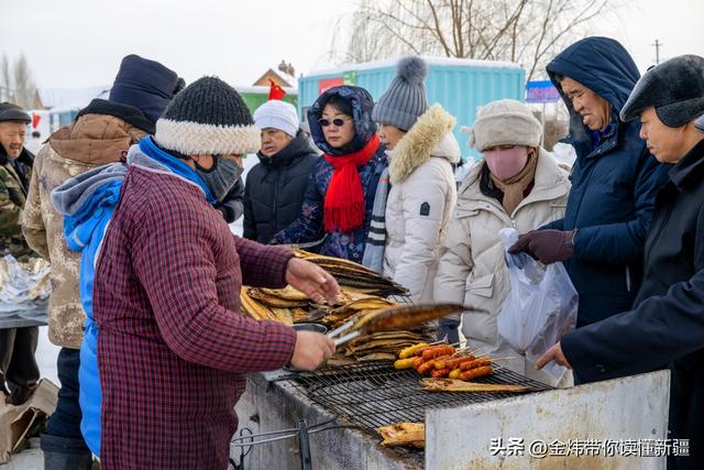 乌伦古湖黄金海岸景区借福海冬捕节分会场东风全力“添柴”冰雪游