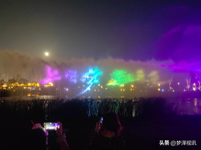 8天85.8万人次，小县城魅力十足