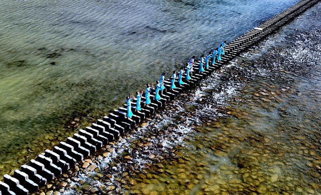 泰顺仕水碇步桥： 烟雨江南，踏石而行，春晚加持，中国最美古碇步