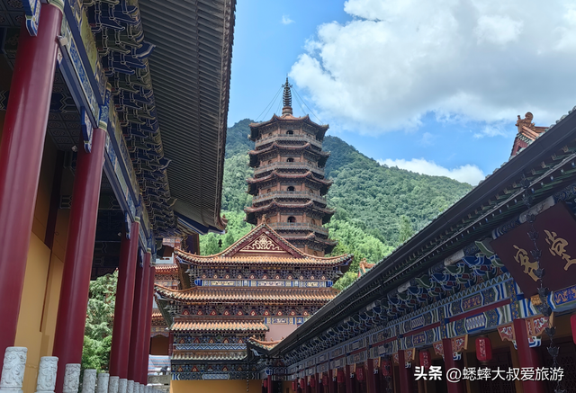 被杭州冷门古刹狠狠吸引了，藏身深山，秋日中，已成寻幽访古地！