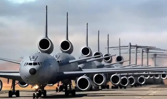 南海半天摔2架！美军今年已12起A级事故，尼米兹号恐撑不到退役