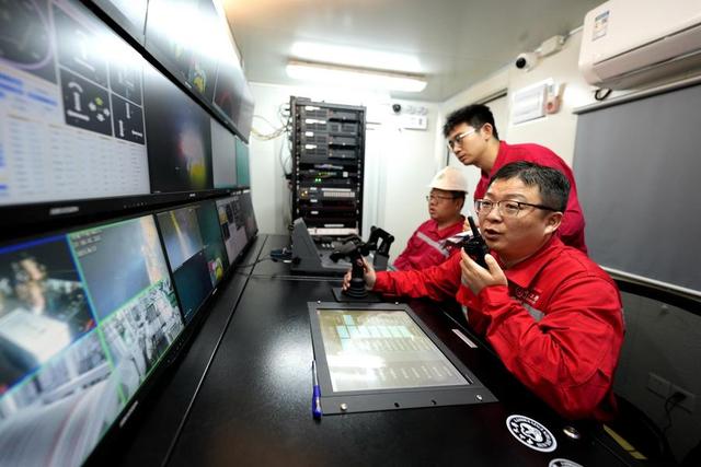 深海科考新纪元：中国首次实现双潜器协同作业突破4000米