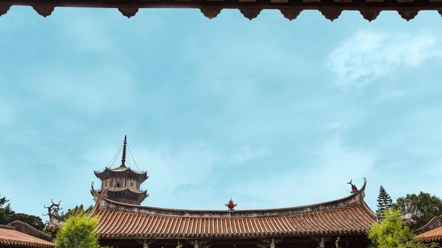 跟着男朋友到了泉州生活了一年了，说实话，我羡慕泉州的生活