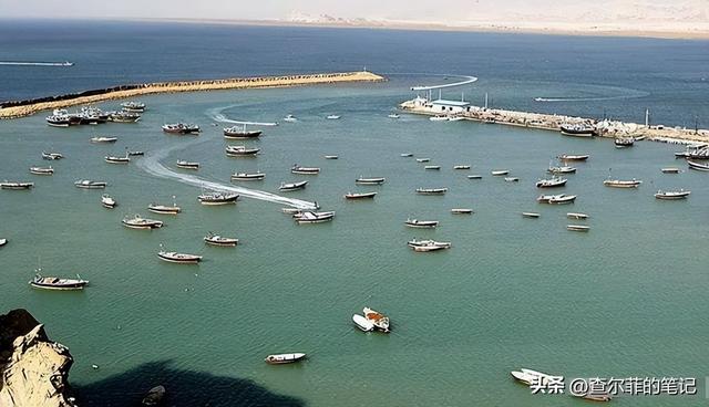 特朗普重兵包围伊朗	，普京通告全球：敢动就出手！中方也有所动作