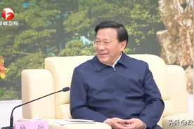 韩俊、王清宪与曹德旺举行工作会谈，有重要背景图片