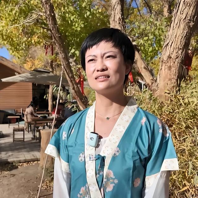 金色胡杨“绘”美景 国庆假期阿克塞多坝沟胡杨峡人气“狂飙”