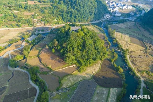 鲍家屯是一座活着的“明代博物馆”，也是体验屯堡文化的宝藏景区