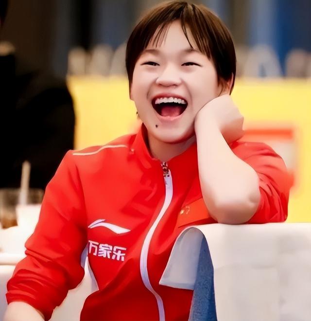 全红婵归队了！她变化真大	，身材高挑颜值抢眼，留了长发气场强大