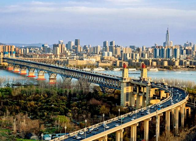 武汉与南京这俩城市到底有多像？都地跨长江两岸都有长江第一桥