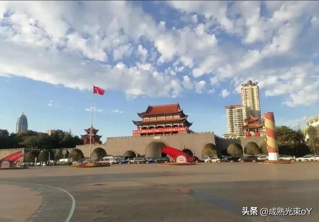 云南这座“作弊级”避暑城22℃空调省电指南与川渝后花园生存报告