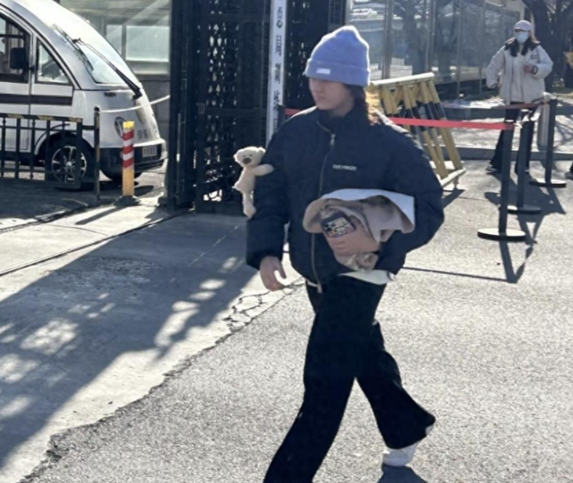 全红婵回队了，她变化很大，身高快170了吧，留起长发，气场更强