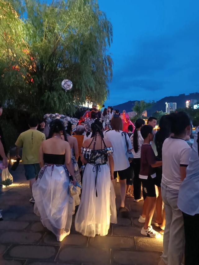 难忘宣恩的美食和夜景,还有白嫖了7小时停车场