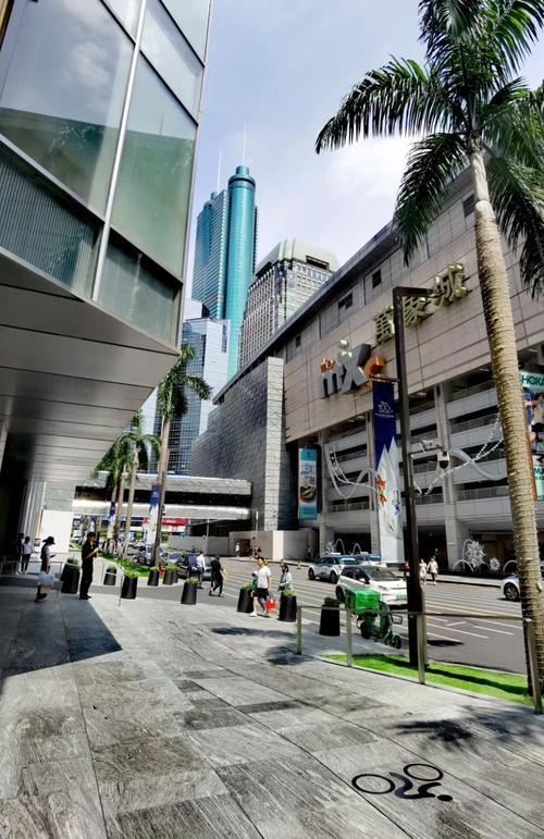 别再只说深圳“硬核”了，我在老街巷里撞见它的温柔