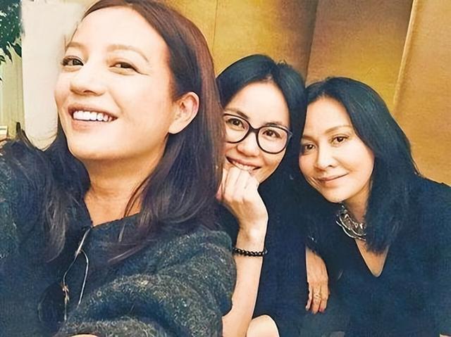 封杀四年，49岁赵薇突传消息，因胃癌去世传闻5个月前就真相大白