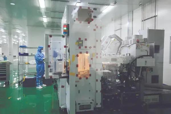 我国既重击美国，又抓住大内鬼，还有重大利好，特朗普笑不出来了