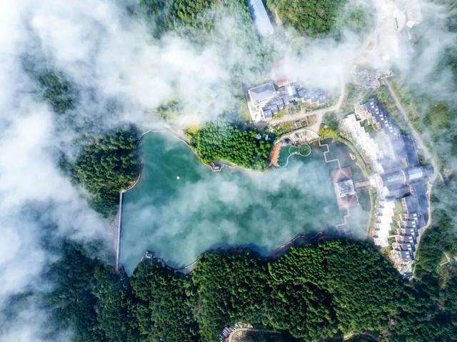 要卷就来明月山卷云海！这里的“心灵SPA”让你满血复活！