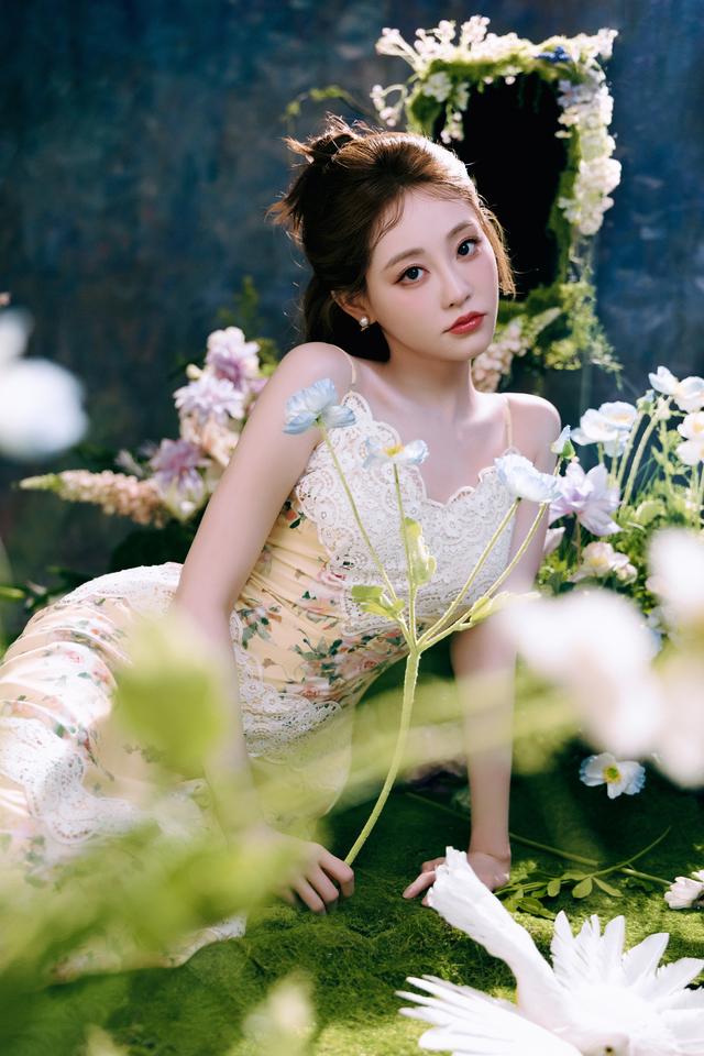 祝绪丹 碎花蕾丝裙 曼妙好身材 优雅娇俏绝绝子