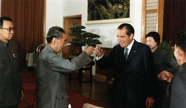 1972年，尼克松不满意毛主席送的4两茶叶，周总理一句话令其感动