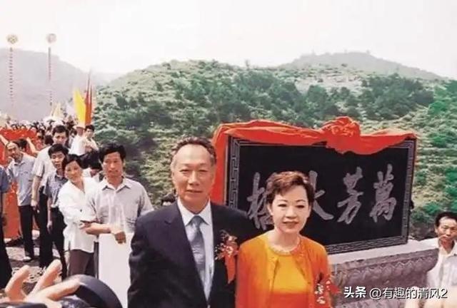 郭台铭做梦也没想到，结婚17年后，曾馨莹开始给全家人“争光”了