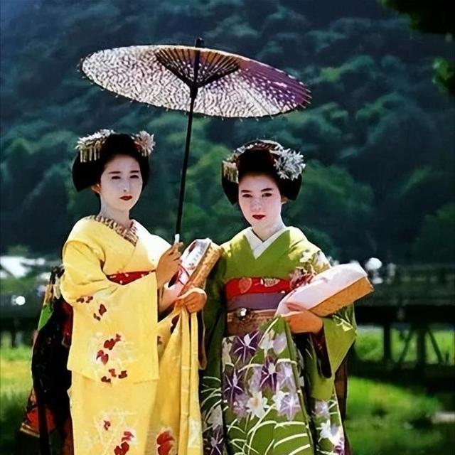 日本给唐高宗李治进献两个美女，临幸一夜后，她们就被关进了牢笼