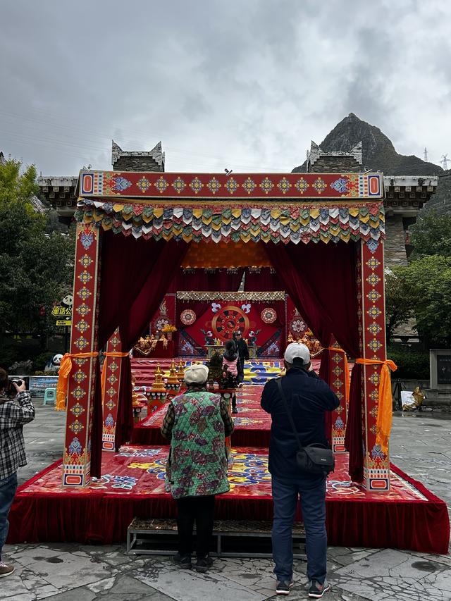 踏迹寻音：在阿坝理县，桃坪羌寨与甘堡藏寨的时空对话