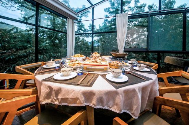 在临安,怎样才算“真土豪”?答案:买猪送房!