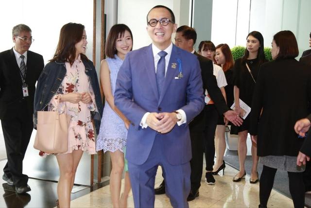 2909亿身价有何用？97岁的李嘉诚无力回天，两个60岁儿子已成心病