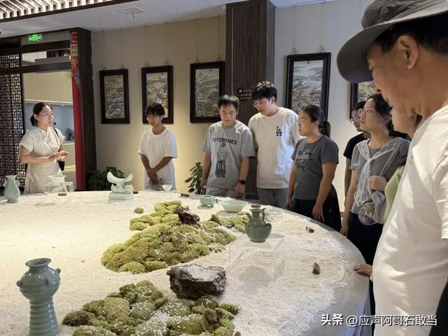 景德镇:荷润初心 瓷绘昌江