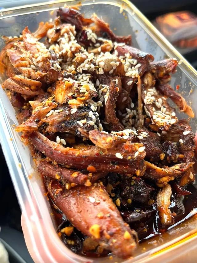 黄了！彩了！1h刹拢成都最近赏秋地，徒步拿奖牌、邂逅古寺银杏！老街美食好吃惨！