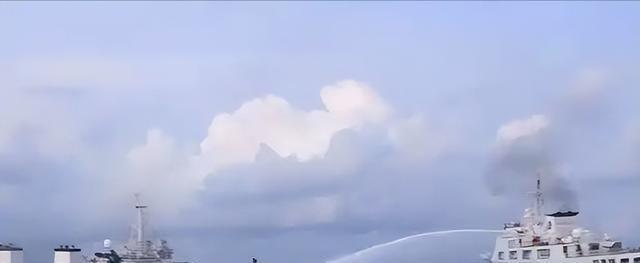 6国已派兵过南海，菲防长通告中国，不许出手，中方直接喷射水炮