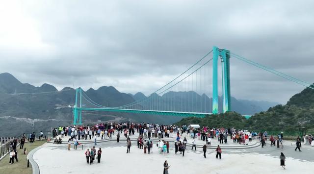 贞丰:九桥飞架跨天堑 大道通衢筑梦行