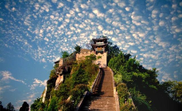 重庆登高大满贯首站报名开启！这个国庆，一起攀登云阳“长江第一梯”！