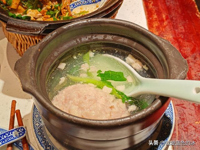 以吃的名义南京一日游：南京大牌档的午餐，四个招牌菜点了三样
