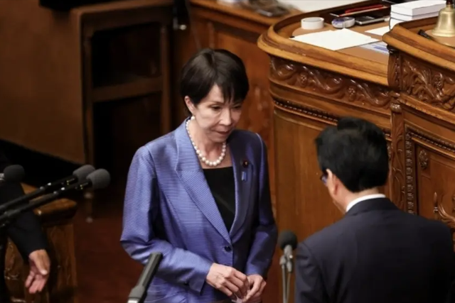 激怒中国后高市再树劲敌，两国罕见联手抗议讨血债，日本惹上事了