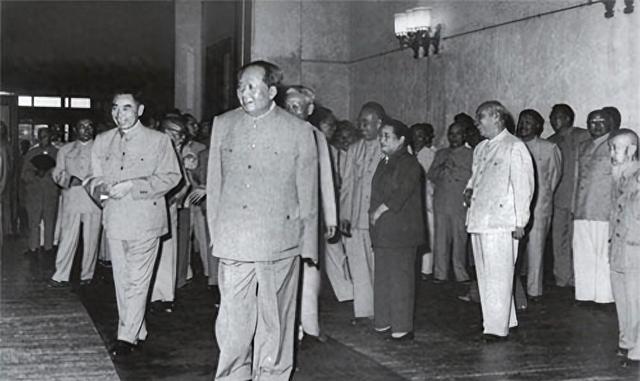 贴身保护毛主席30年，汪东兴晚年后悔道：当年瞎了眼让主席用此人