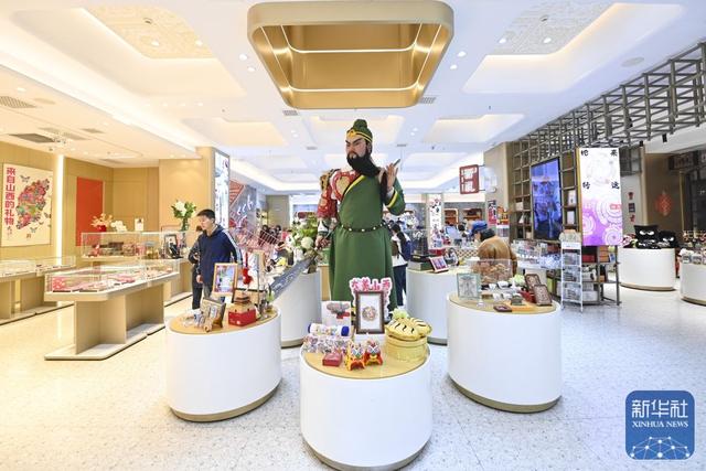 在太原钟楼街品味古今交融的烟火气