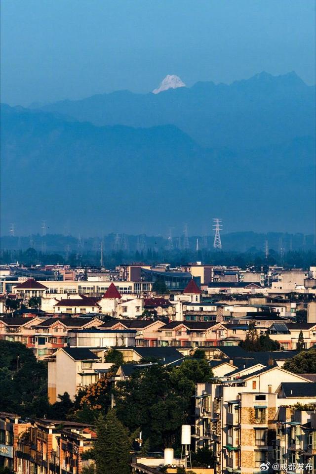 成都今日又见绝美日出雪山