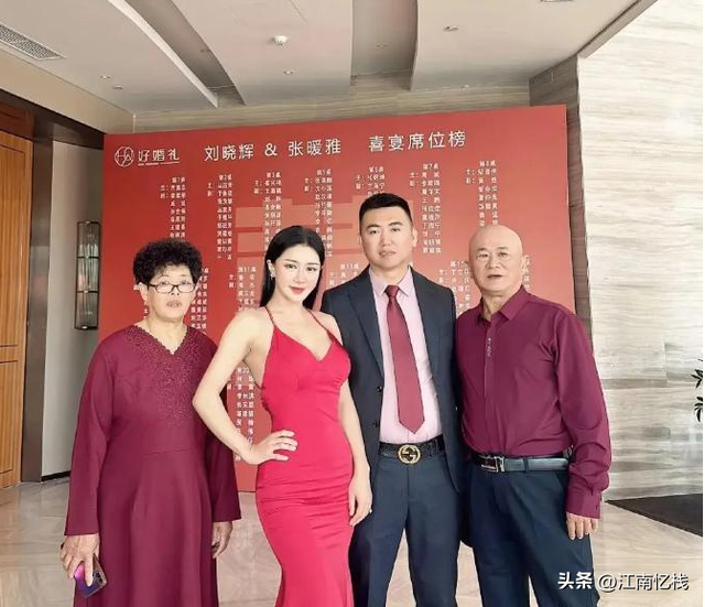 恭喜！43岁香港过气“艳星”再婚嫁山东小伙，火速造人肚子已显怀