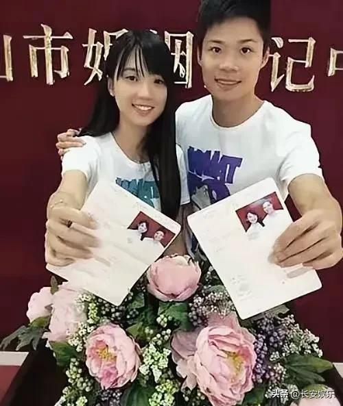 苏炳添与妻子年轻时的照片，从初中至今一直不离不弃，真非常可贵