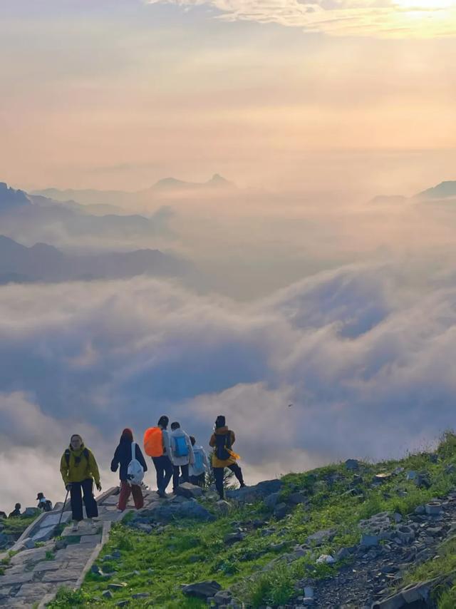周末夜爬东灵山:于北京之巅邂逅日出云海之壮美