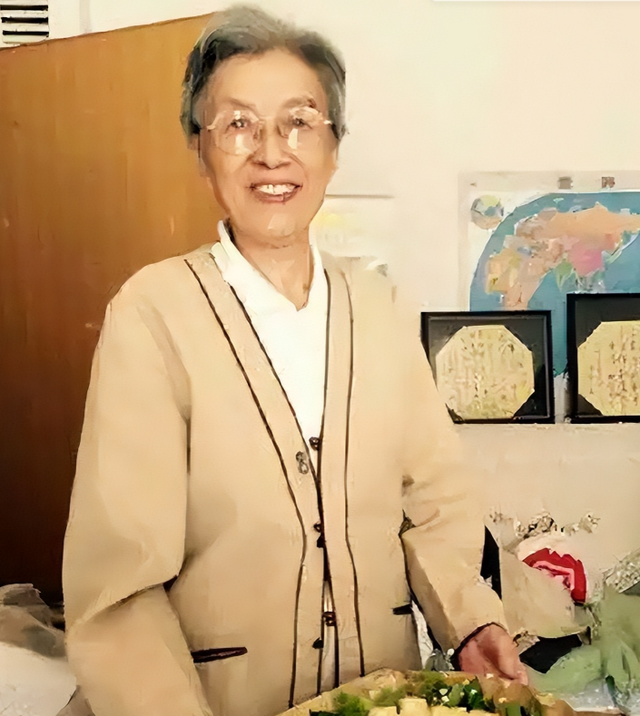 她38 岁当上北京市委书记	，3年后被撤职，晚年享受什么待遇