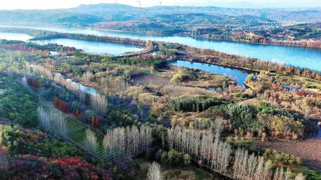 孟津区：黄河小浪底下游河岸别样冬韵