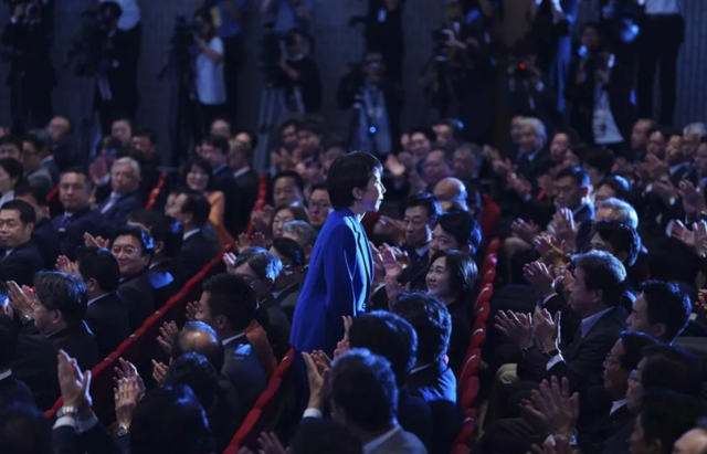 要切割?83岁小泉纯一郎突然露面,评价高市早苗,只有冰冷8个字