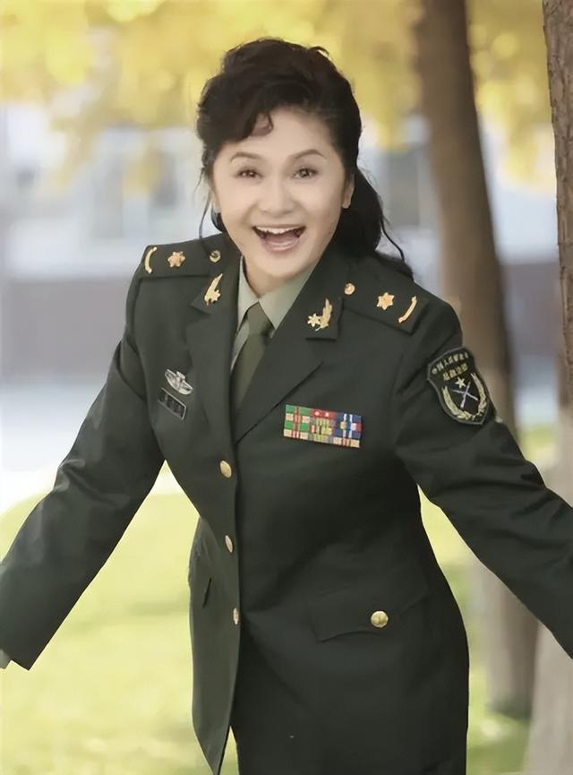 80年代家喻户晓的女演员，嫁给军委副主席儿子，离婚后混得如何？