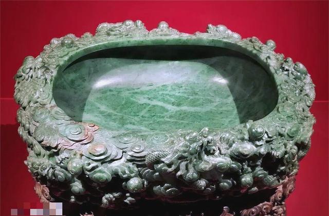 憋屈的国宝：用七千斤名玉打造，被当咸菜缸，装了三百年咸菜