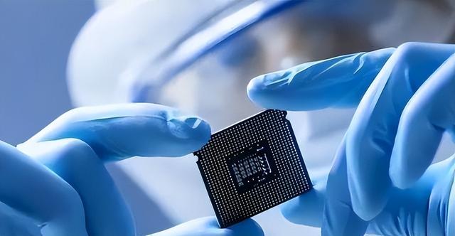 不装了，荷兰就光刻机对中国摊牌，日媒：我们“上当”了