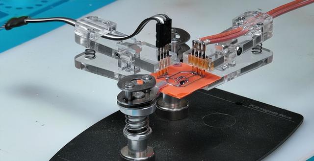 卡脖子难题破局！中国造自修复铠甲，微弹簧百亿次蹦不软