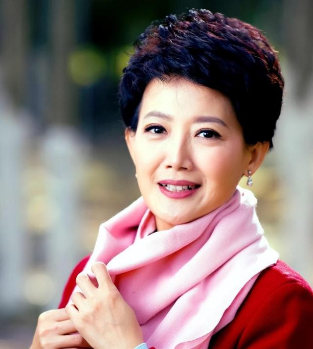 至今未婚的5位央视女主持，个个情史干净，最大52岁最小35岁
